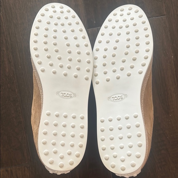 Tod's Tan and White Suede Loafers - Picture 4 of 7